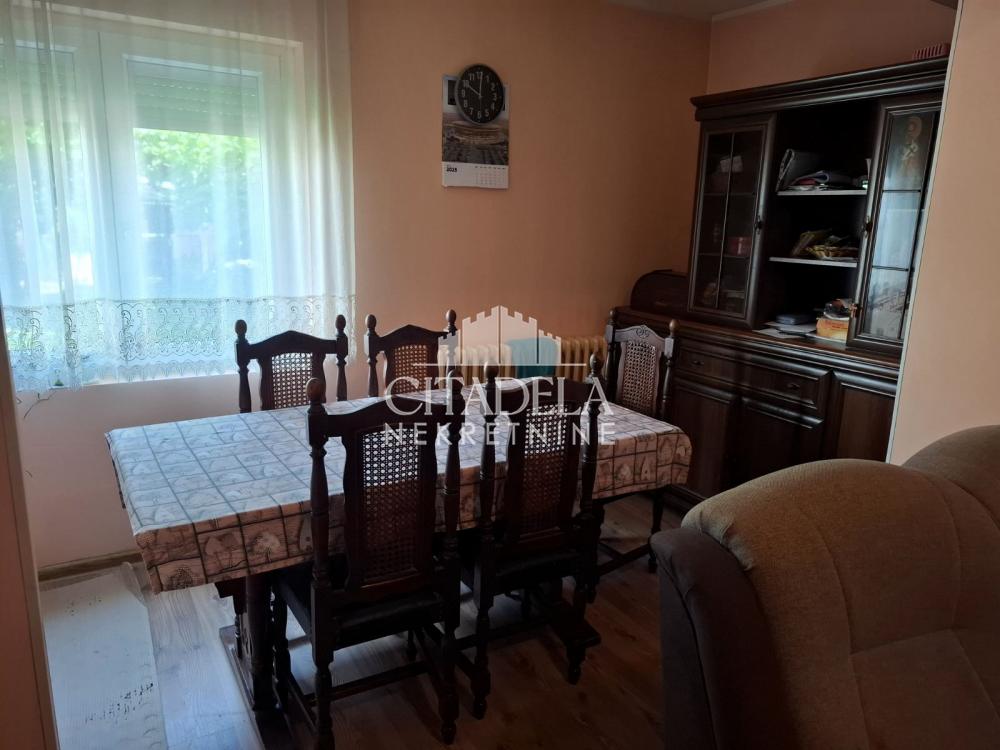 Slika 2 - Sremskih partizana,  Kuća na prodaju, 225m2, 351.000€