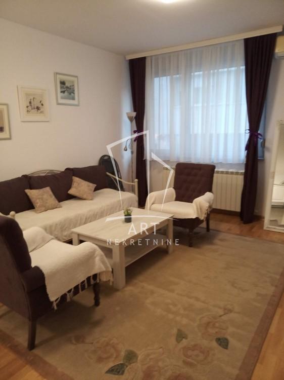 Slika 1 - Madridska, Jednoiposoban stan za izdavanje, 47m2, 500€