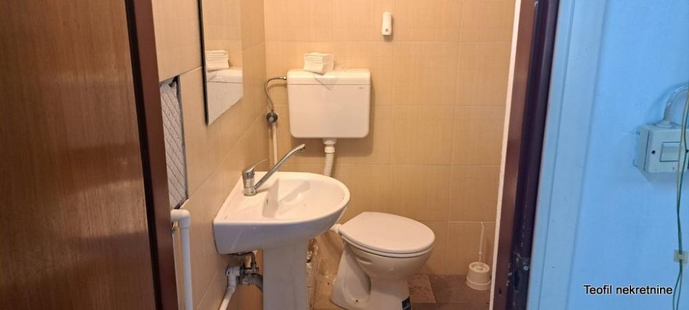 Slika 5 - Majora Gavrilovića,  Lokal za izdavanje, 400m2, 3.000€