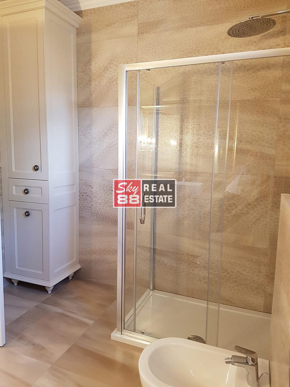 Slika 9 - Petosoban stan za izdavanje, 215m2, 4.500€