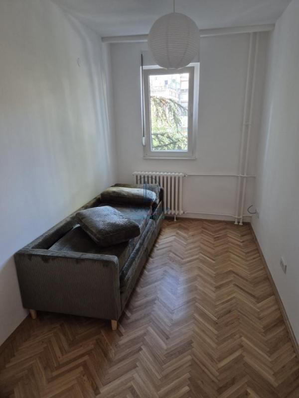 Slika 4 - Molerova, Trosoban stan za izdavanje, 72m2, 1.150€