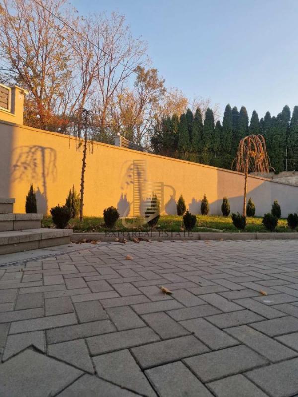 Slika 1 -  Kuća na prodaju, 550m2, 1.500.000€