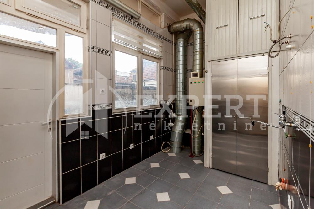 Slika 6 - Cara Dušana,  Lokal za izdavanje, 231m2, 1.200€