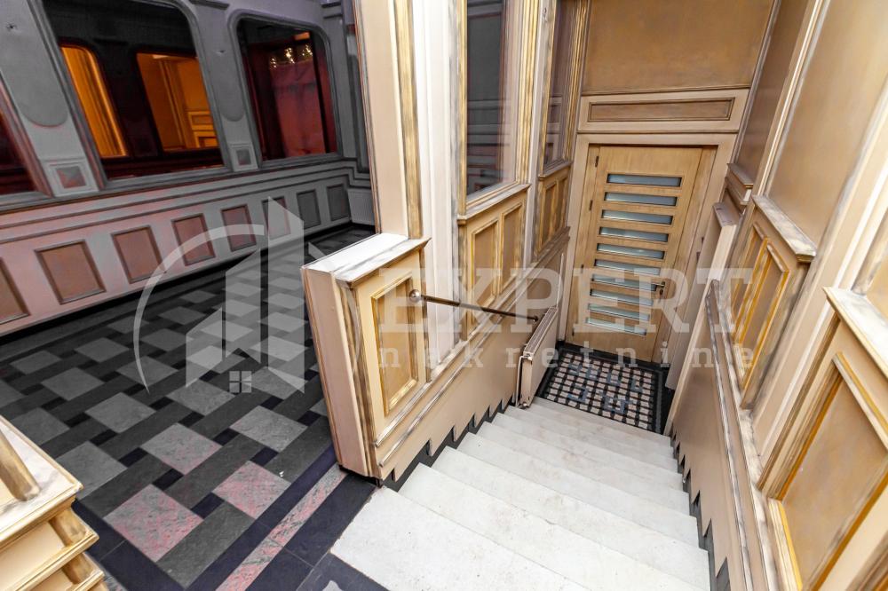 Slika 8 - Cara Dušana,  Lokal za izdavanje, 231m2, 1.200€