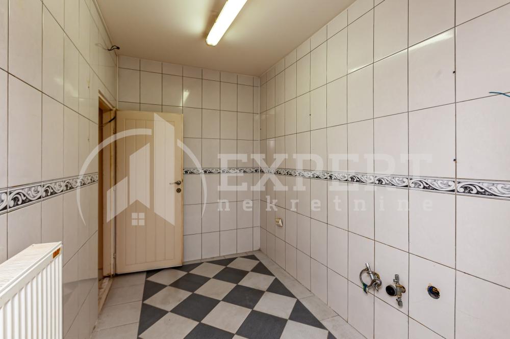 Slika 11 - Cara Dušana,  Lokal za izdavanje, 231m2, 1.200€