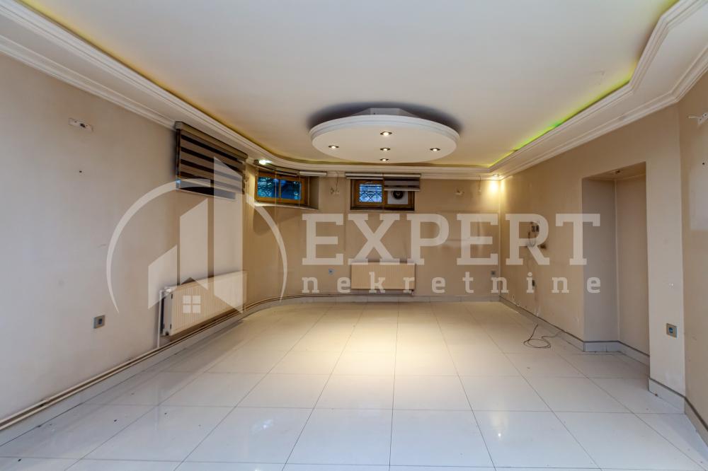 Slika 9 - Cara Dušana,  Lokal za izdavanje, 231m2, 1.200€