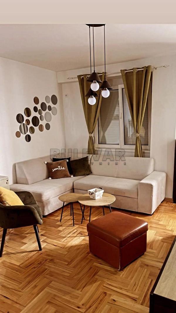 Slika 1 - Zetska, Jednoiposoban stan za izdavanje, 42m2, 350€