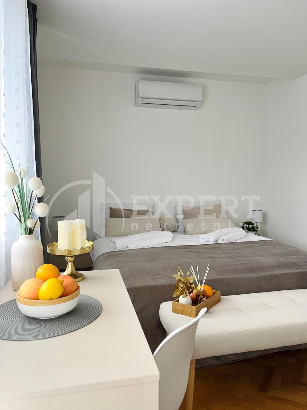 Slika 5 - Bulevar svetog cara,  Kuća na prodaju, 550m2, 390.000€