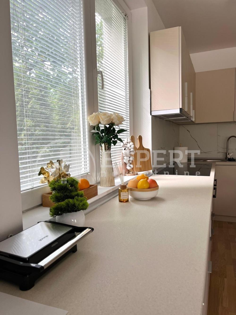 Slika 11 - Bulevar svetog cara,  Kuća na prodaju, 550m2, 390.000€