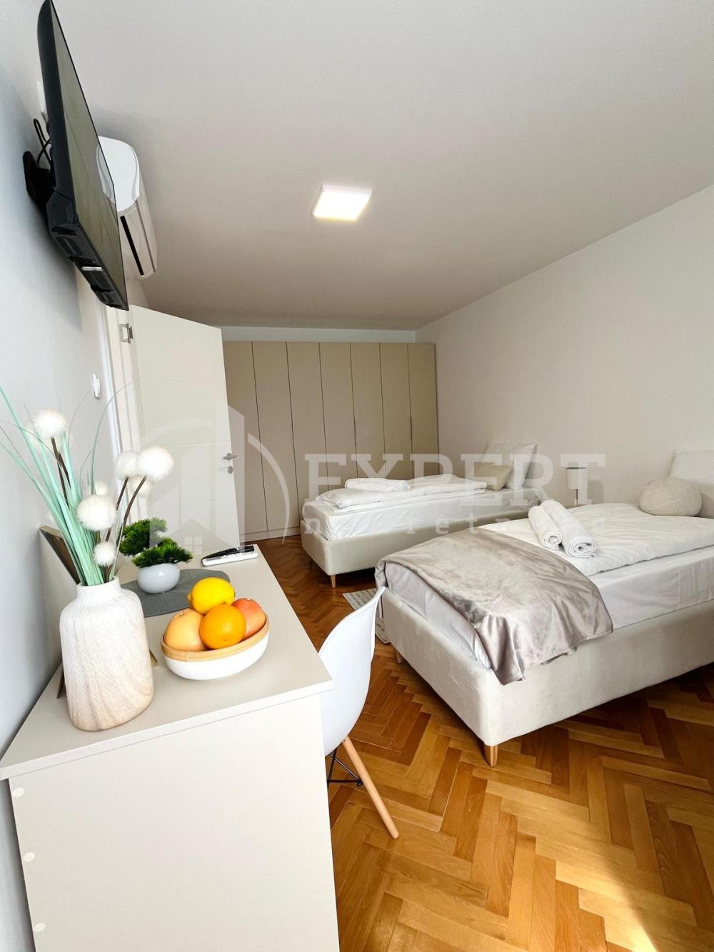 Slika 7 - Bulevar svetog cara,  Kuća na prodaju, 550m2, 390.000€