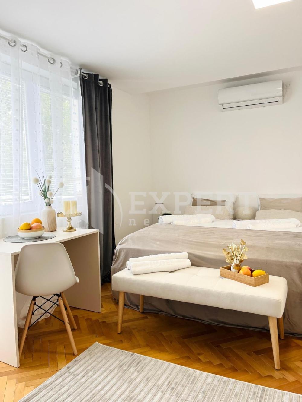 Slika 4 - Bulevar svetog cara,  Kuća na prodaju, 550m2, 390.000€