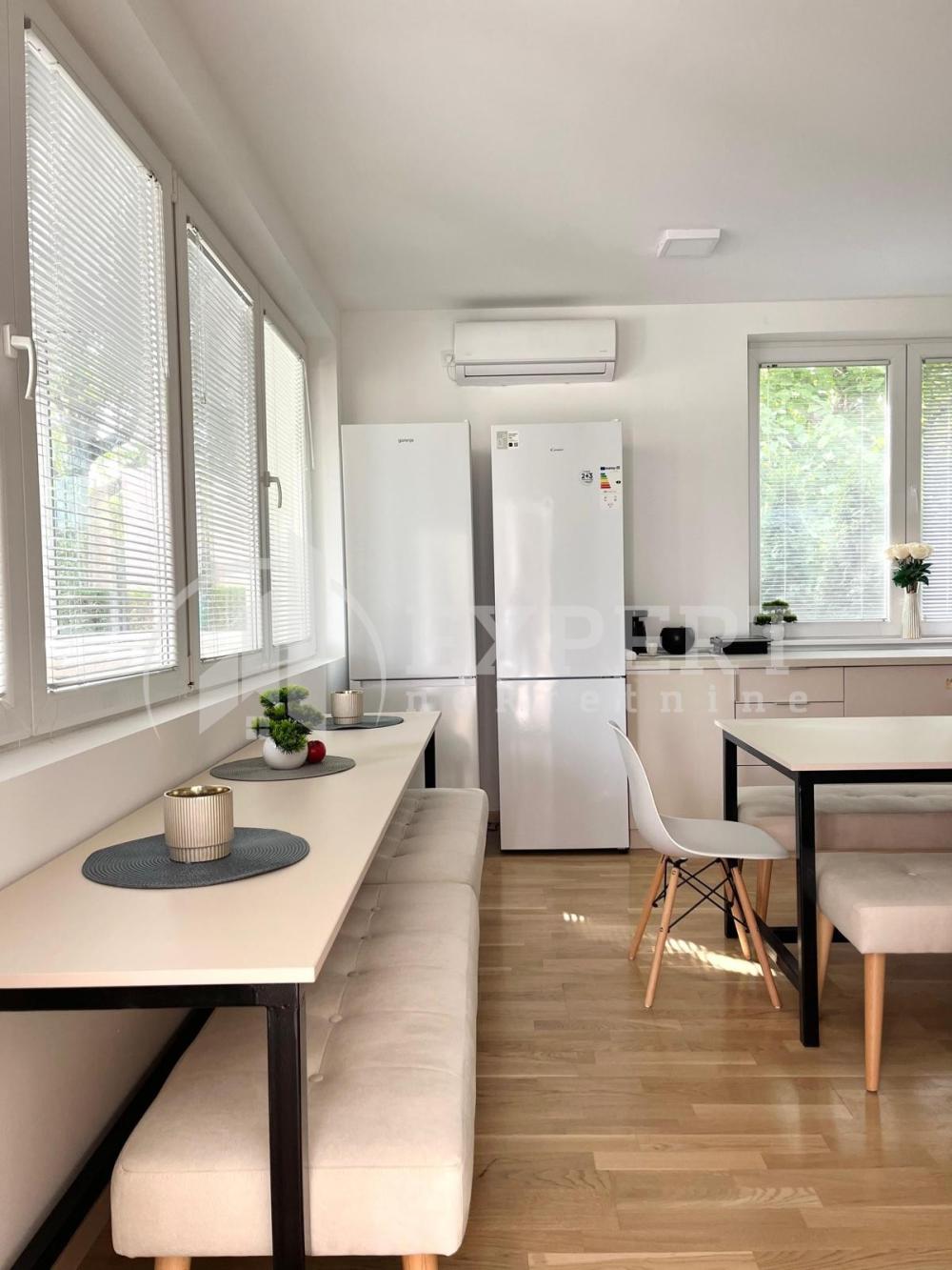 Slika 10 - Bulevar svetog cara,  Kuća na prodaju, 550m2, 390.000€
