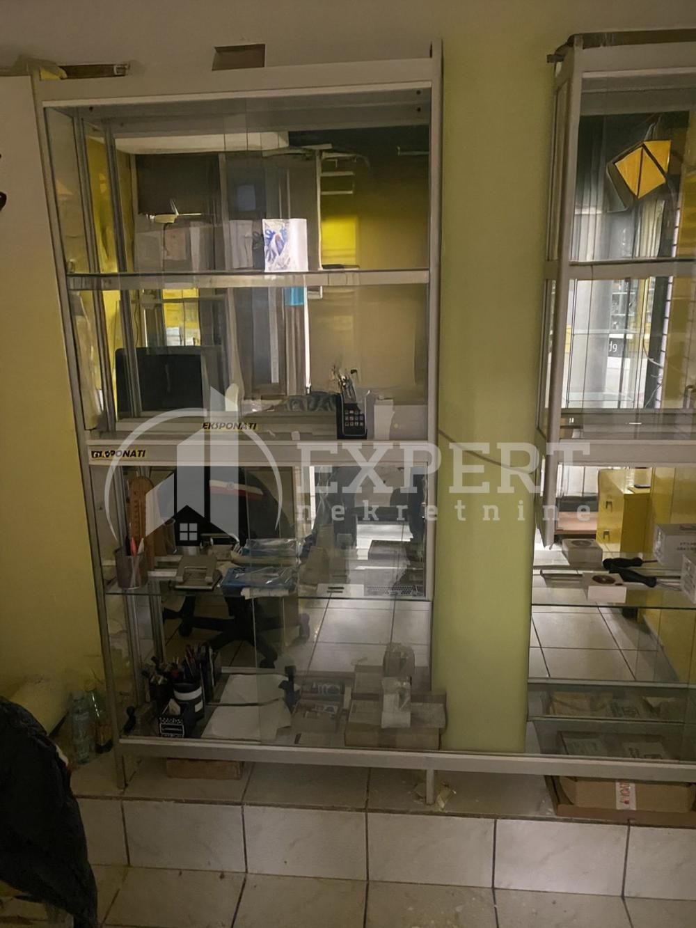 Slika 2 - Obrenovićeva,  Lokal na prodaju, 9m2, 42.000€