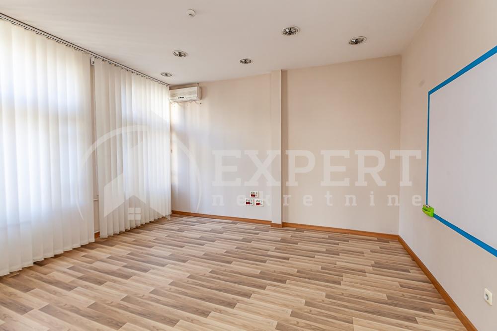 Slika 3 - Nikole Pašića,  Lokal na prodaju, 400m2, 2.000.000€