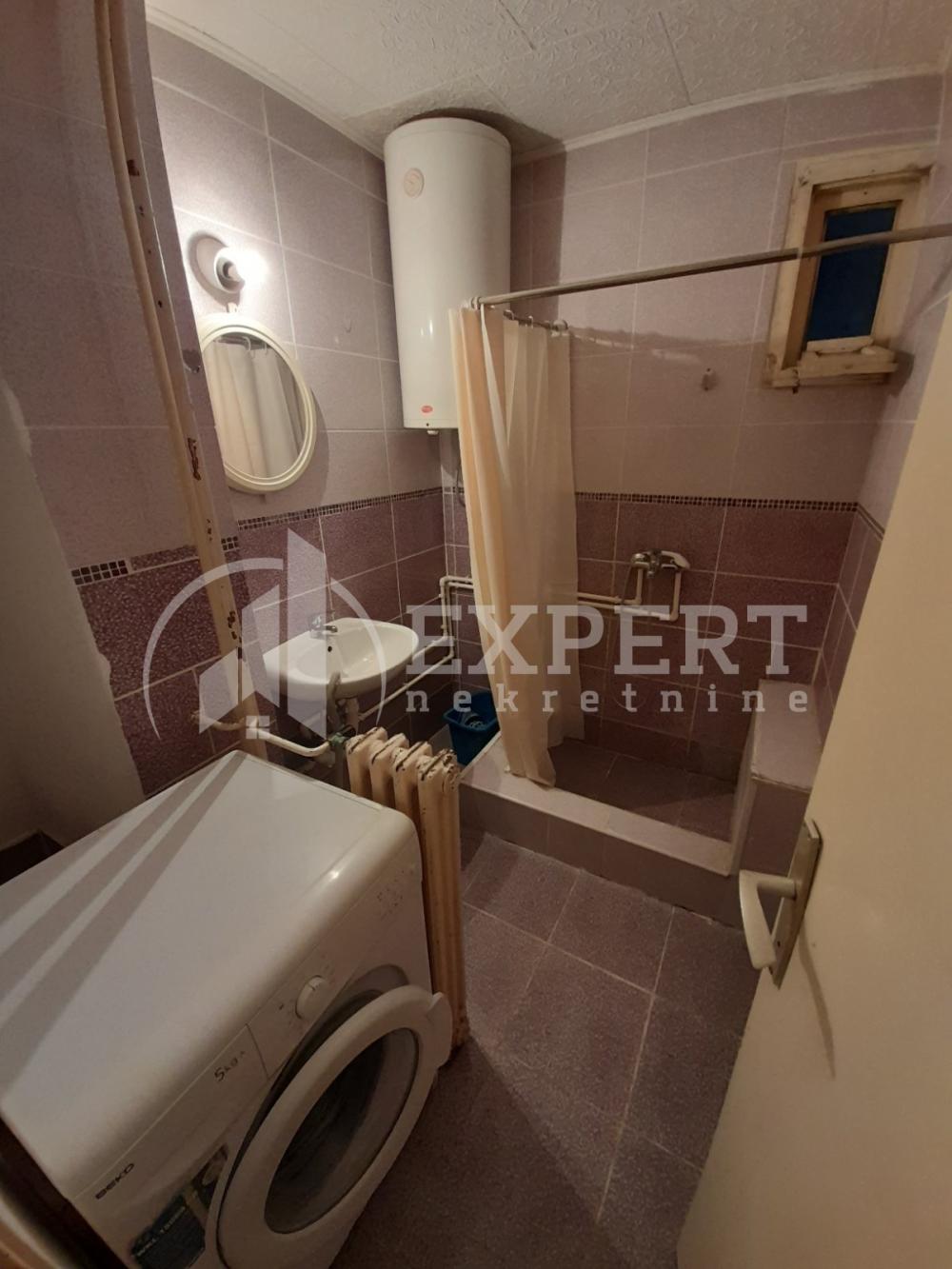 Slika 8 - Vojvode Tankosića,  Lokal za izdavanje, 85m2, 350€