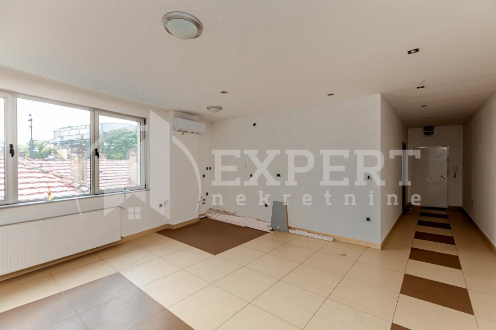 Slika 2 - Cara Dušana,  Lokal za izdavanje, 45m2, 700€