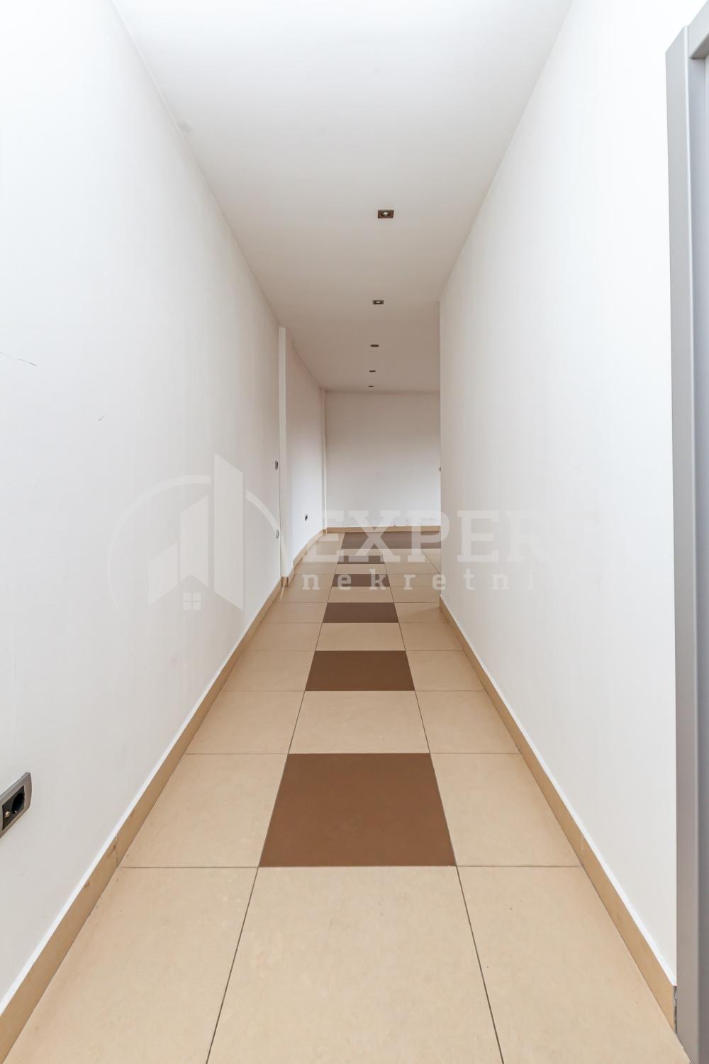 Slika 4 - Cara Dušana,  Lokal za izdavanje, 45m2, 700€