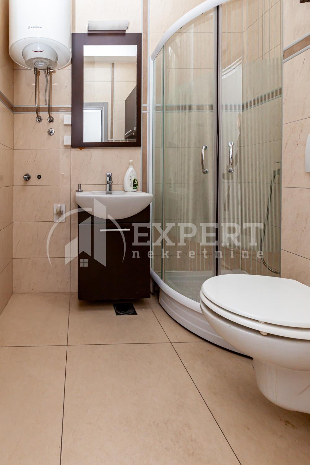 Slika 3 - Cara Dušana,  Lokal za izdavanje, 45m2, 700€