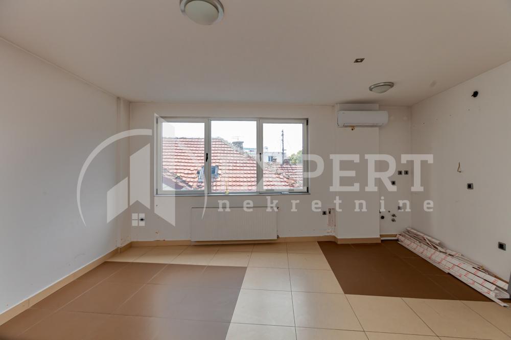 Slika 1 - Cara Dušana,  Lokal za izdavanje, 45m2, 700€