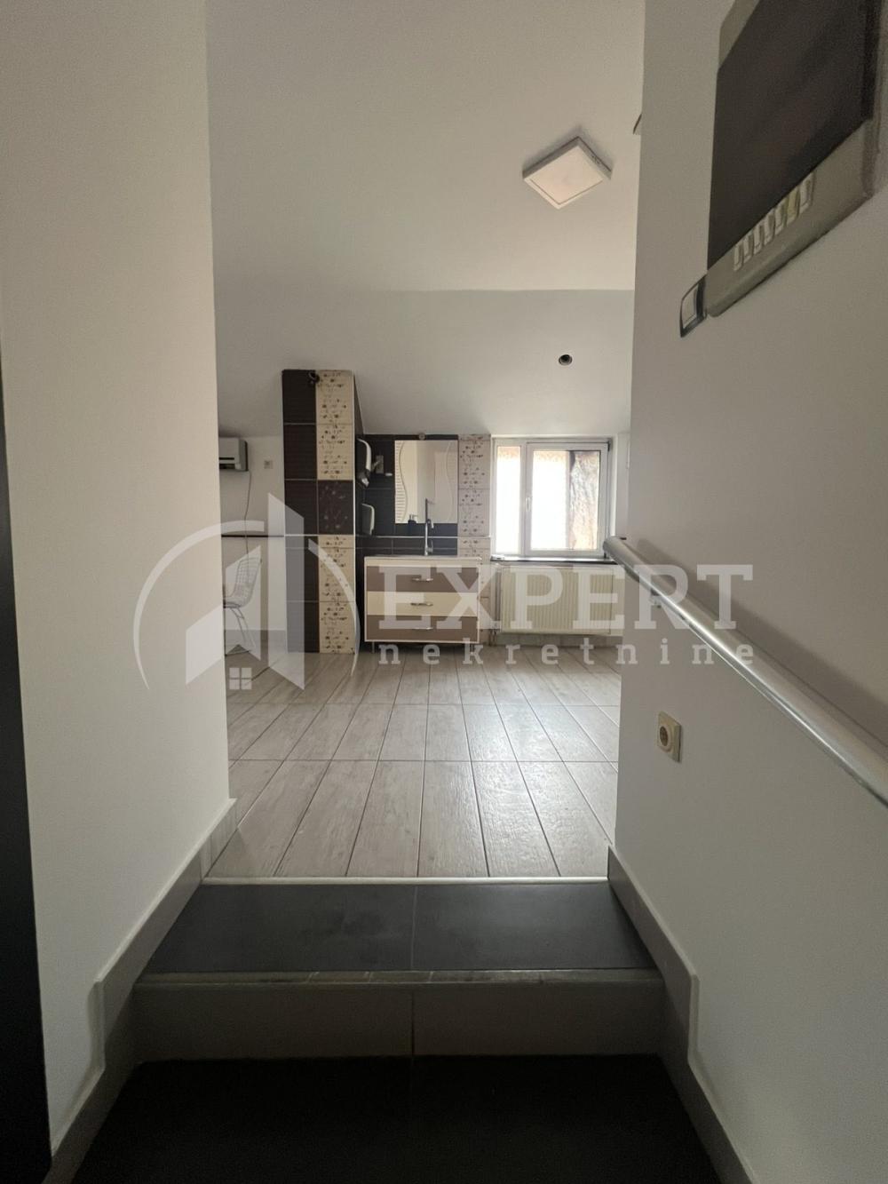 Slika 2 - Vožda Karađorđa,  Lokal za izdavanje, 88m2, 950€