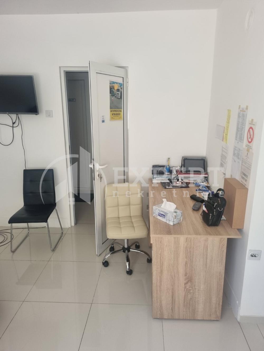 Slika 4 - Velikotrnavska,  Lokal za izdavanje, 44m2, 300€