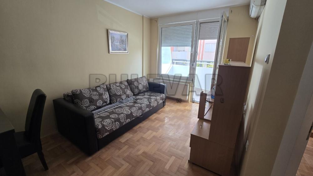 Slika 1 - Kej Kola srpskih sestara, Jednoiposoban stan za izdavanje, 43m2, 380€