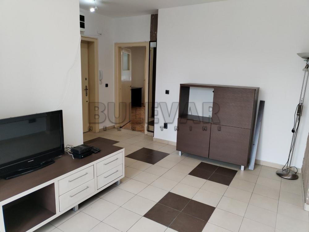Slika 3 - Obrenovićeva, Dvosoban stan za izdavanje, 52m2, 400€
