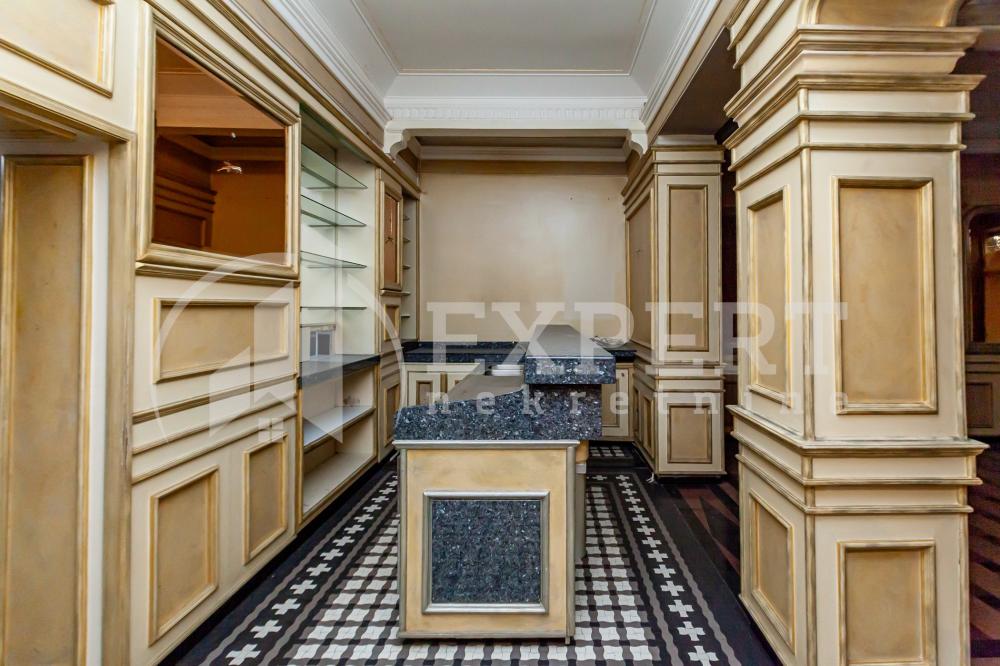 Slika 1 - Cara Dušana, Četvorosoban stan na prodaju, 231m2, 390.000€