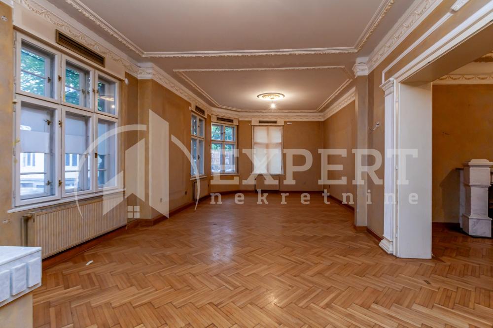 Slika 2 - Cara Dušana, Četvorosoban stan na prodaju, 231m2, 390.000€