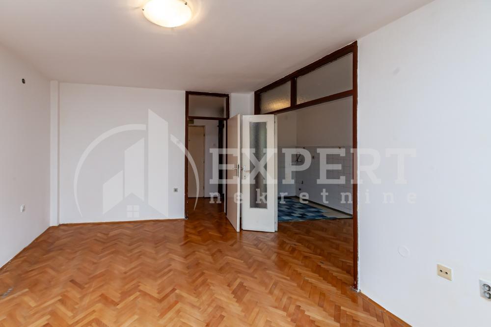 Glavna slika -Bulevar Nemanjića, Četvorosoban stan na prodaju, 68m2, 144.000€