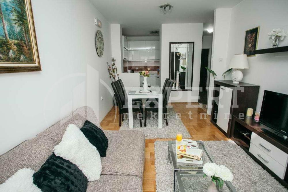 Glavna slika -Kej Kola srpskih sestara, Trosoban stan za izdavanje, 64m2, 400€