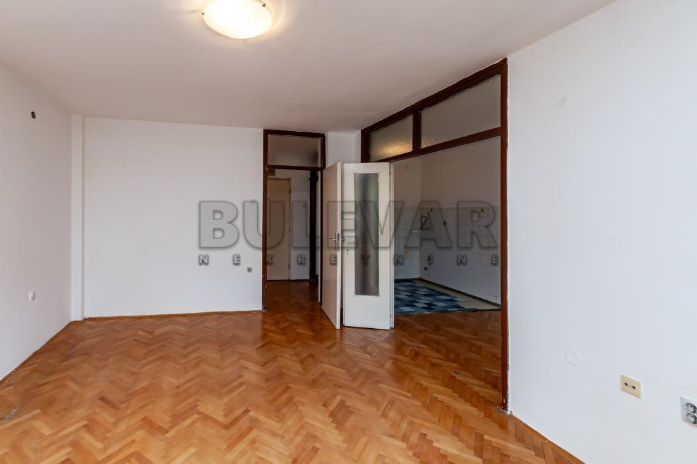 Glavna slika -Bulevar Nemanjića, Četvorosoban stan na prodaju, 68m2, 144.000€