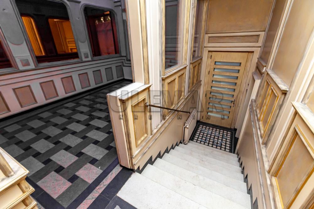 Slika 8 - Cara Dušana, Četvorosoban stan na prodaju, 231m2, 390.000€