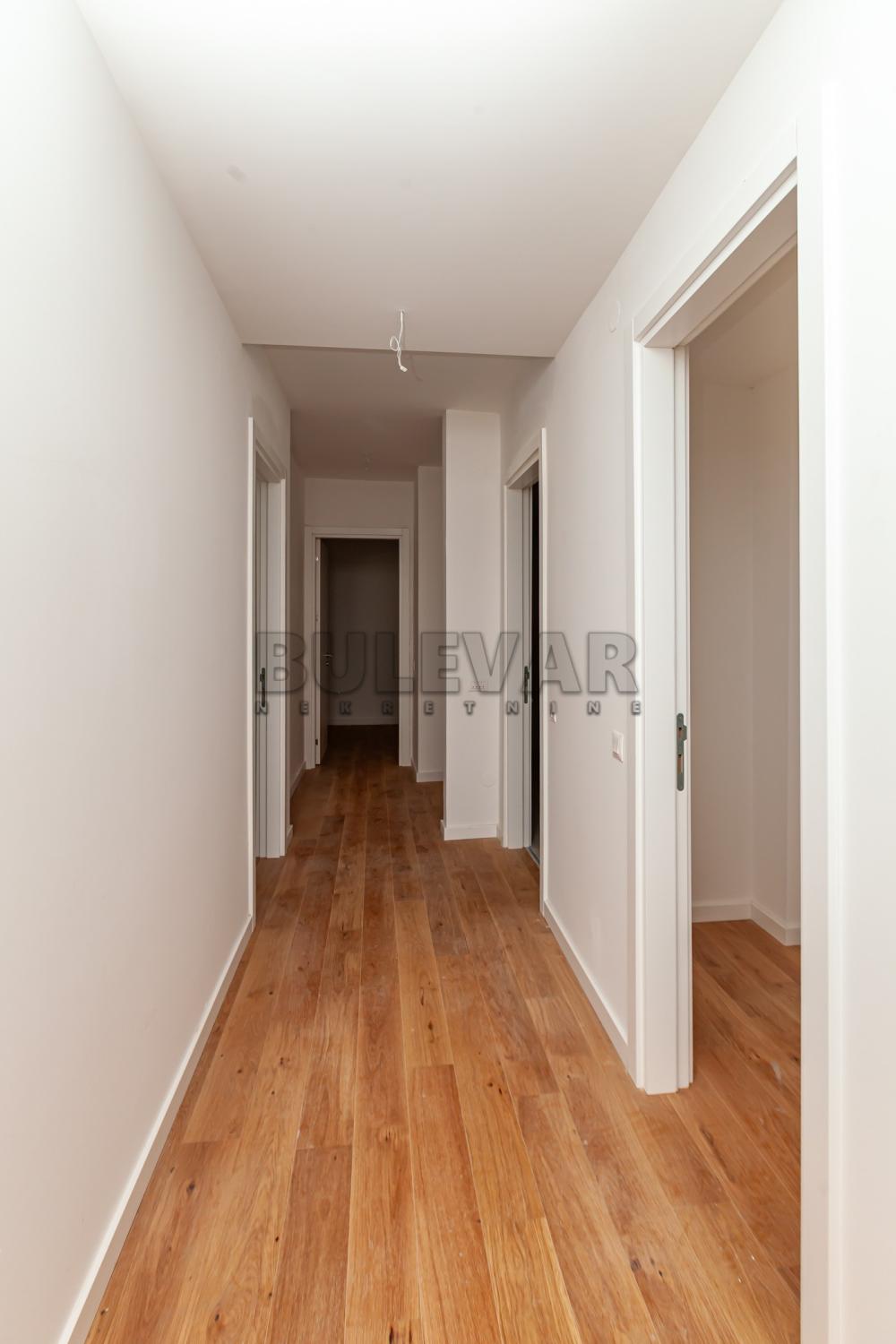 Slika 4 - Stevana Sremca, Četvorosoban stan na prodaju, 98m2, 212.850€