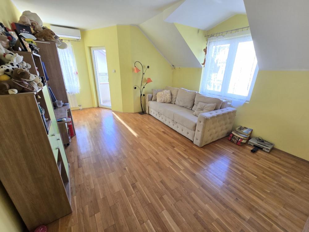 Slika 7 - Ugrinovački put 14. deo,  Kuća za izdavanje, 200m2, 1.500€