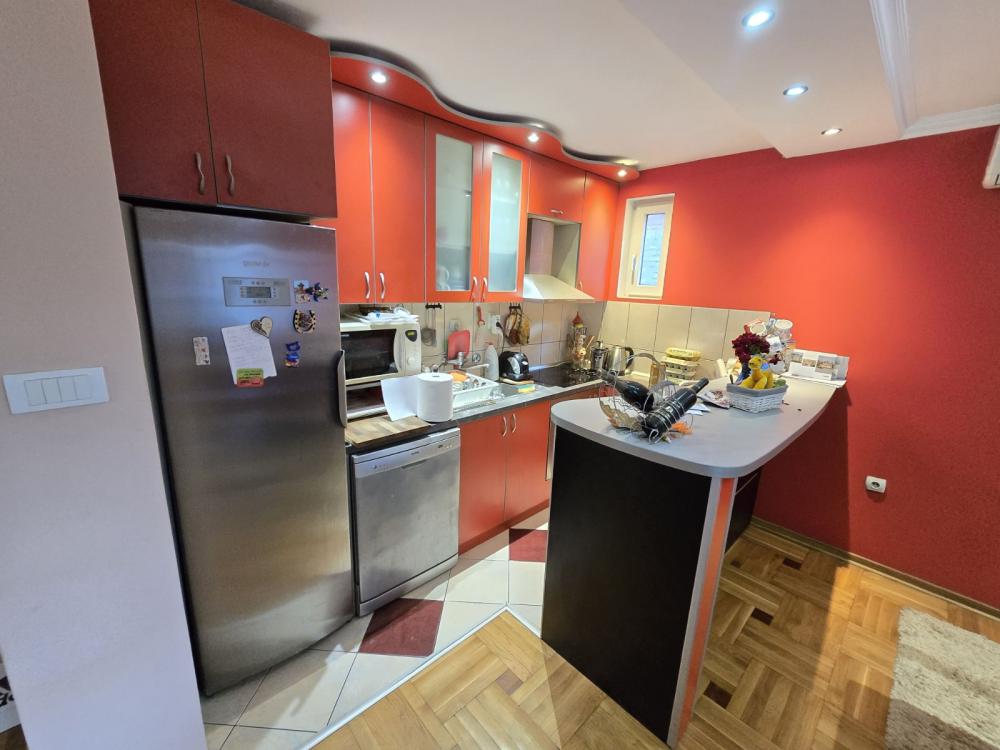 Slika 6 - Ugrinovački put 14. deo,  Kuća za izdavanje, 200m2, 1.500€