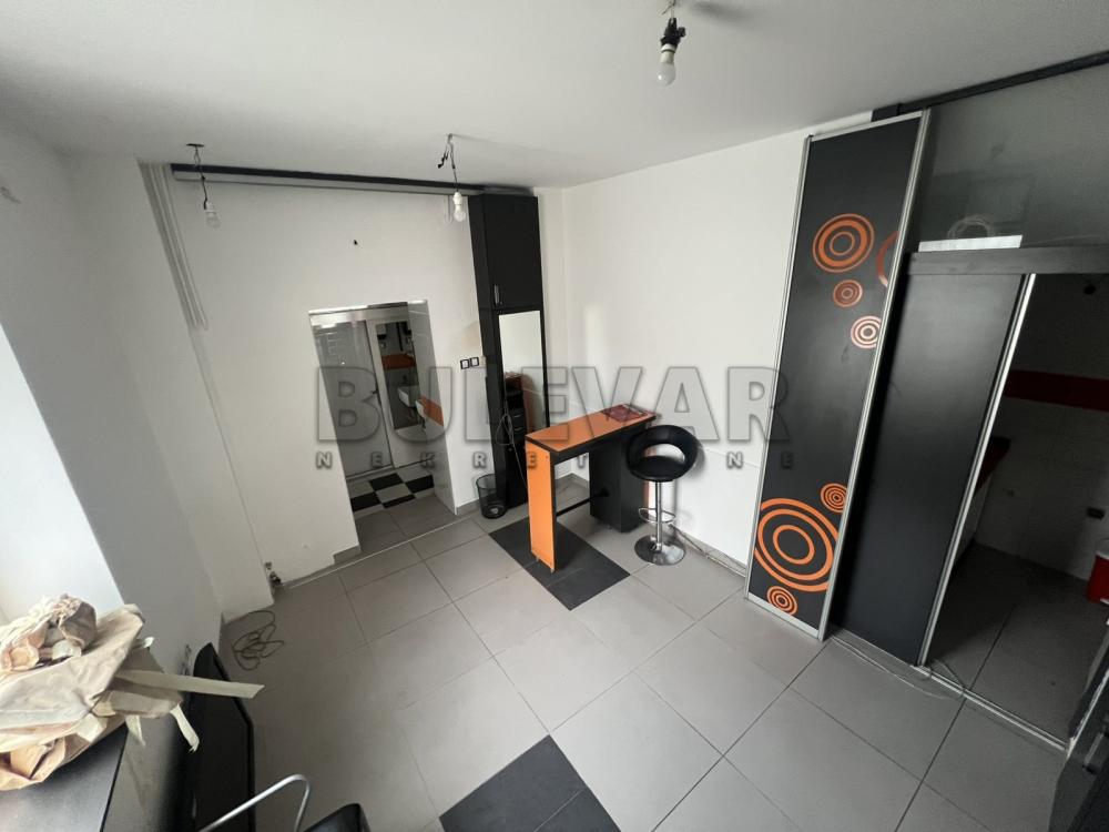 Slika 1 - Vožda Karađorđa,  Lokal za izdavanje, 88m2, 950€