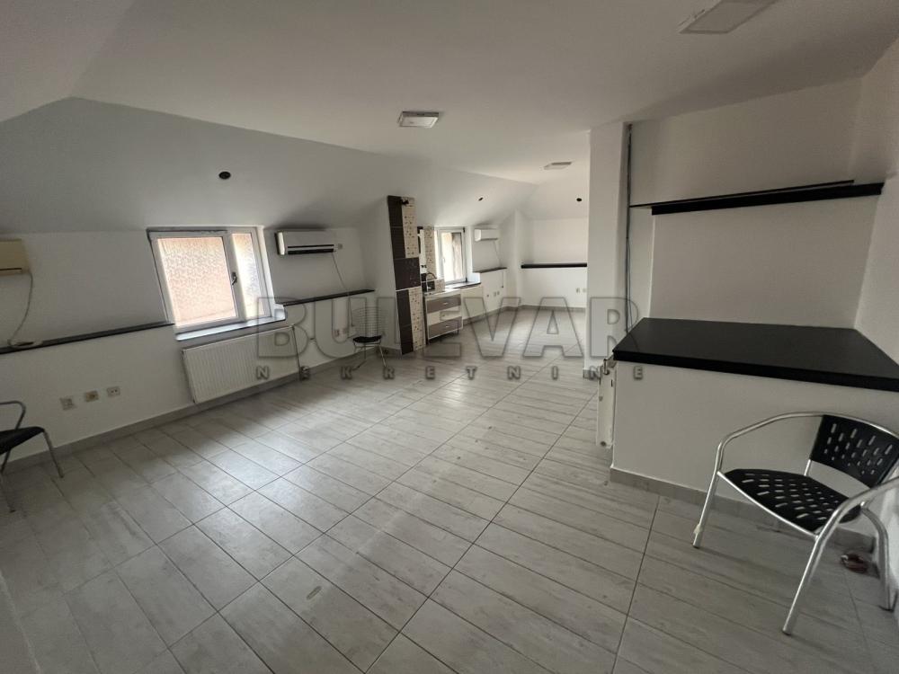 Slika 10 - Vožda Karađorđa,  Lokal za izdavanje, 88m2, 950€