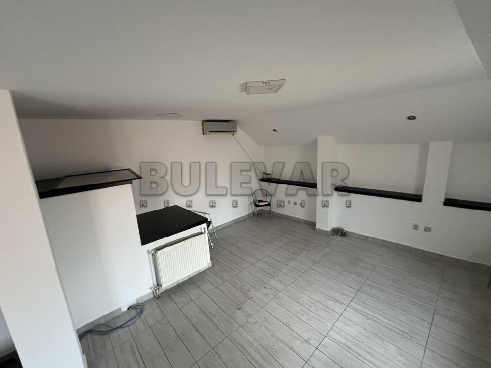 Slika 11 - Vožda Karađorđa,  Lokal za izdavanje, 88m2, 950€