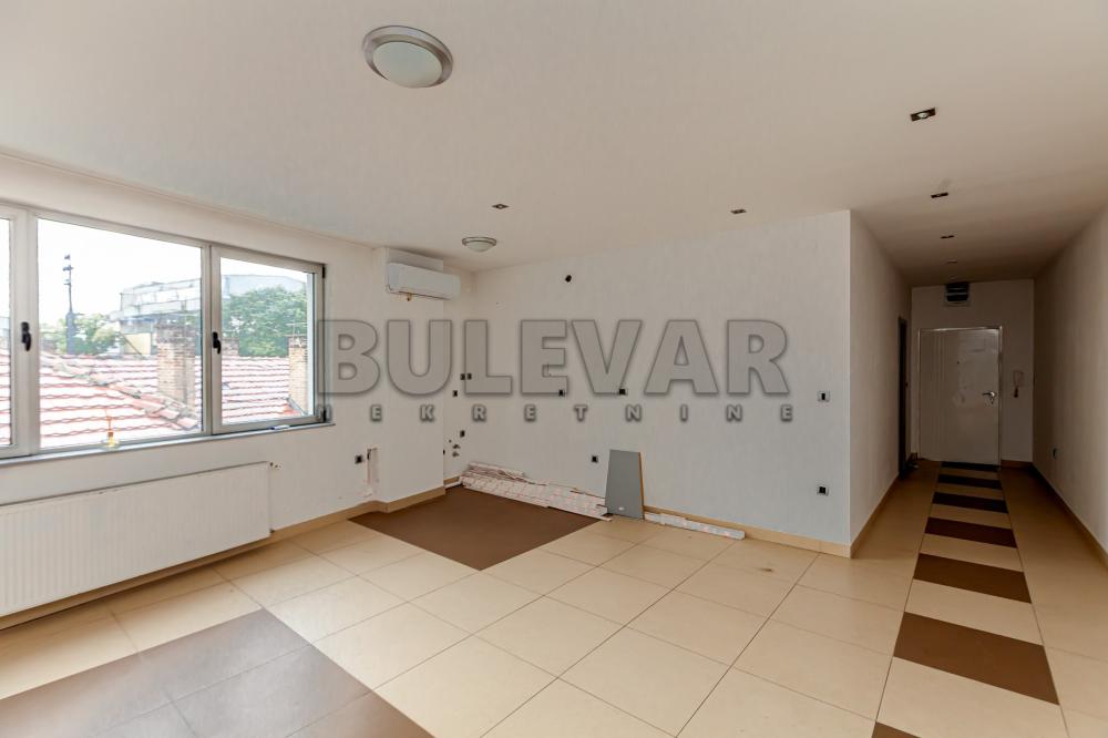 Slika 2 - Cara Dušana,  Lokal za izdavanje, 45m2, 700€