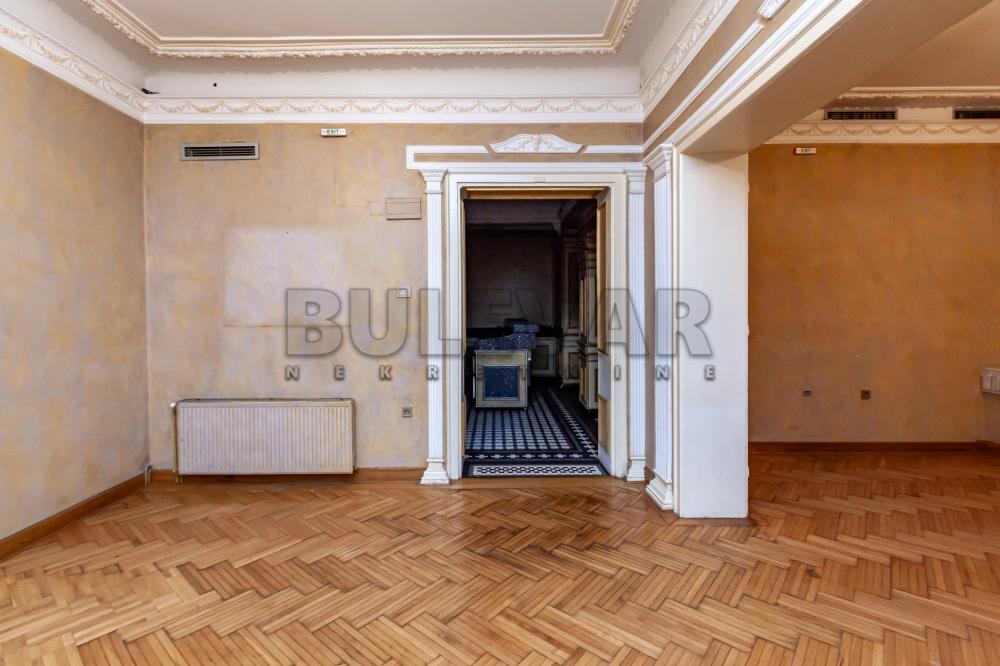 Slika 4 - Cara Dušana,  Lokal za izdavanje, 231m2, 1.200€