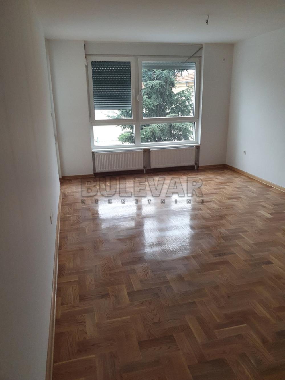 Glavna slika -Branka Radičevića,  Lokal za izdavanje, 55m2, 400€