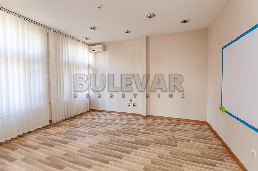 Slika 3 - Nikole Pašića,  Lokal na prodaju, 400m2, 2.000.000€