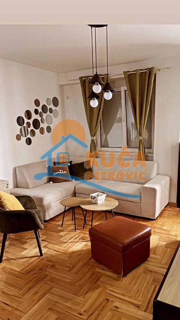 Slika 1 - Zetska, Jednoiposoban stan za izdavanje, 42m2, 350€