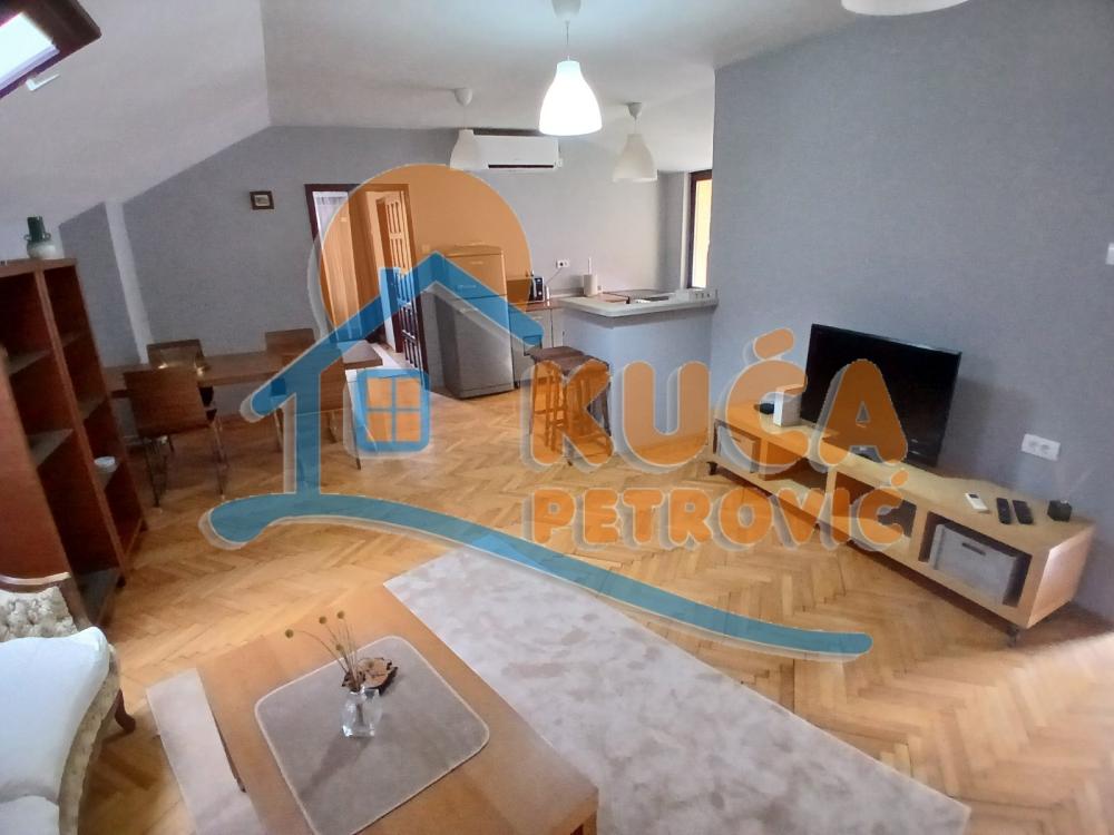 Slika 1 - Jug Bogdanova, Četvorosoban stan za izdavanje, 76m2, 450€