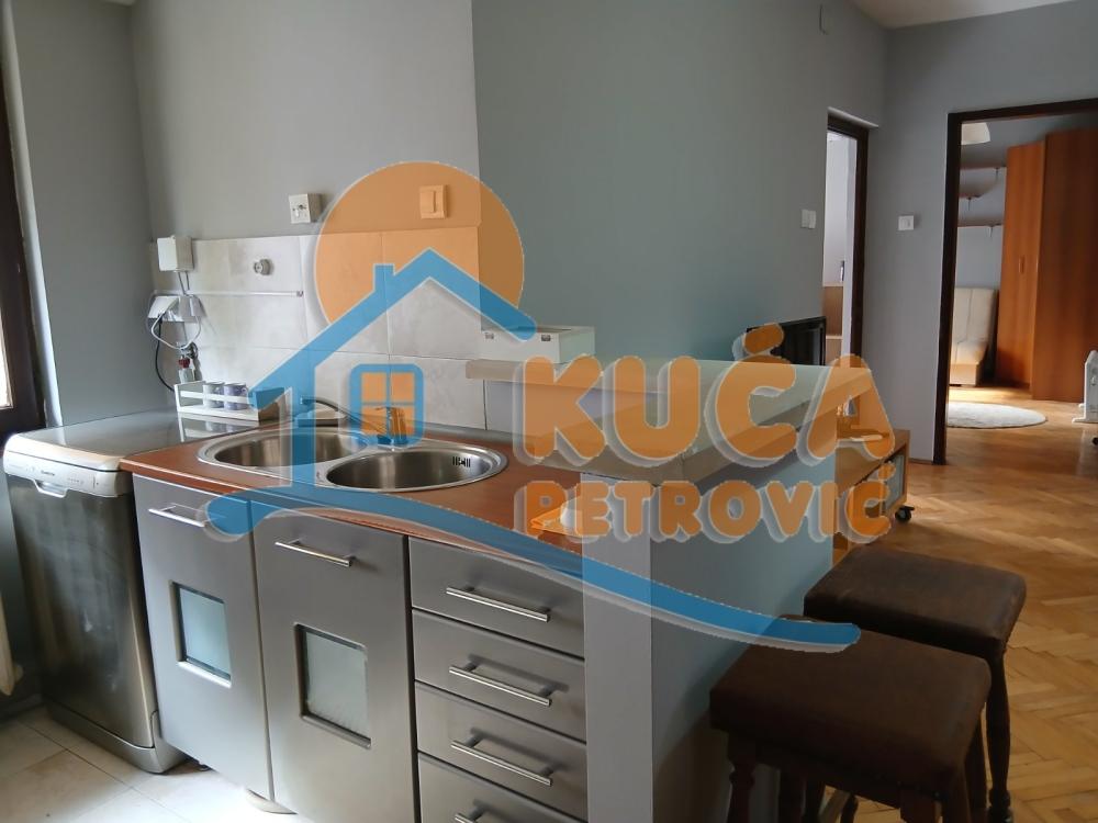 Slika 8 - Jug Bogdanova, Četvorosoban stan za izdavanje, 76m2, 450€