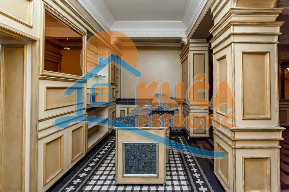 Slika 1 - Cara Dušana, Četvorosoban stan na prodaju, 231m2, 390.000€