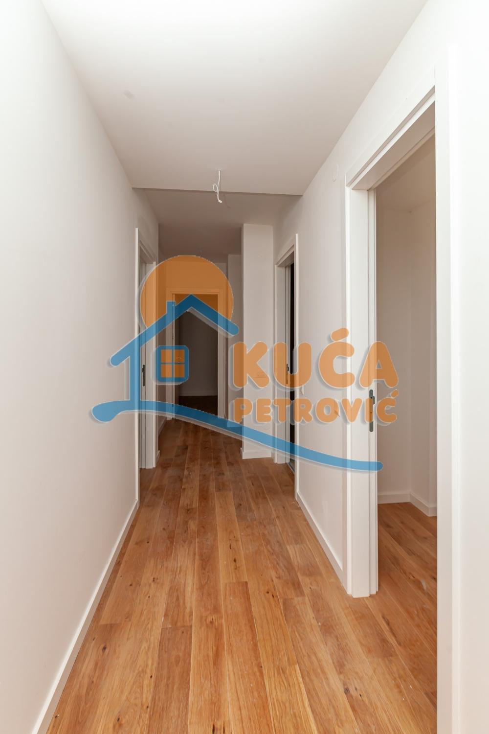 Slika 4 - Stevana Sremca, Četvorosoban stan na prodaju, 98m2, 212.850€