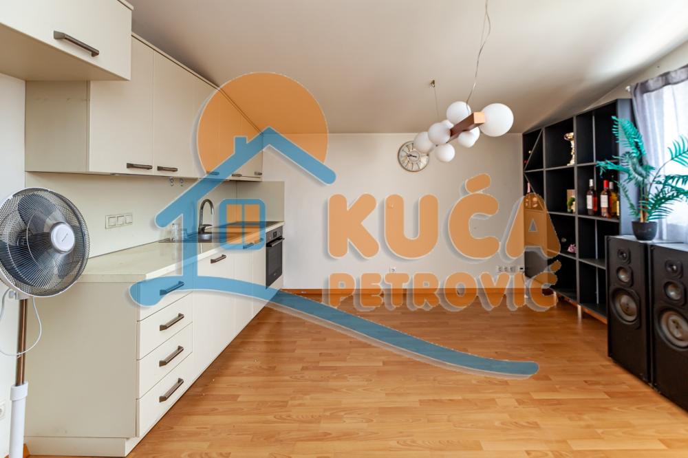 Slika 2 - Ivana Milutinovića, Trosoban stan na prodaju, 66m2, 93.000€