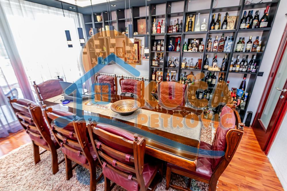 Slika 3 - Ivana Milutinovića, Četvorosoban stan na prodaju, 145m2, 177.000€